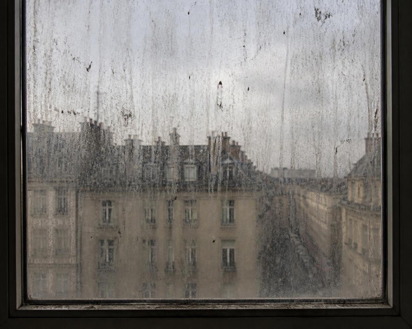 découvrez nos méthodes efficaces pour nettoyer des vitres très sales et obtenir une surface parfaitement propre sans aucune trace.
